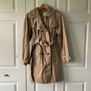 Tan Trenchcoat with White Outlining